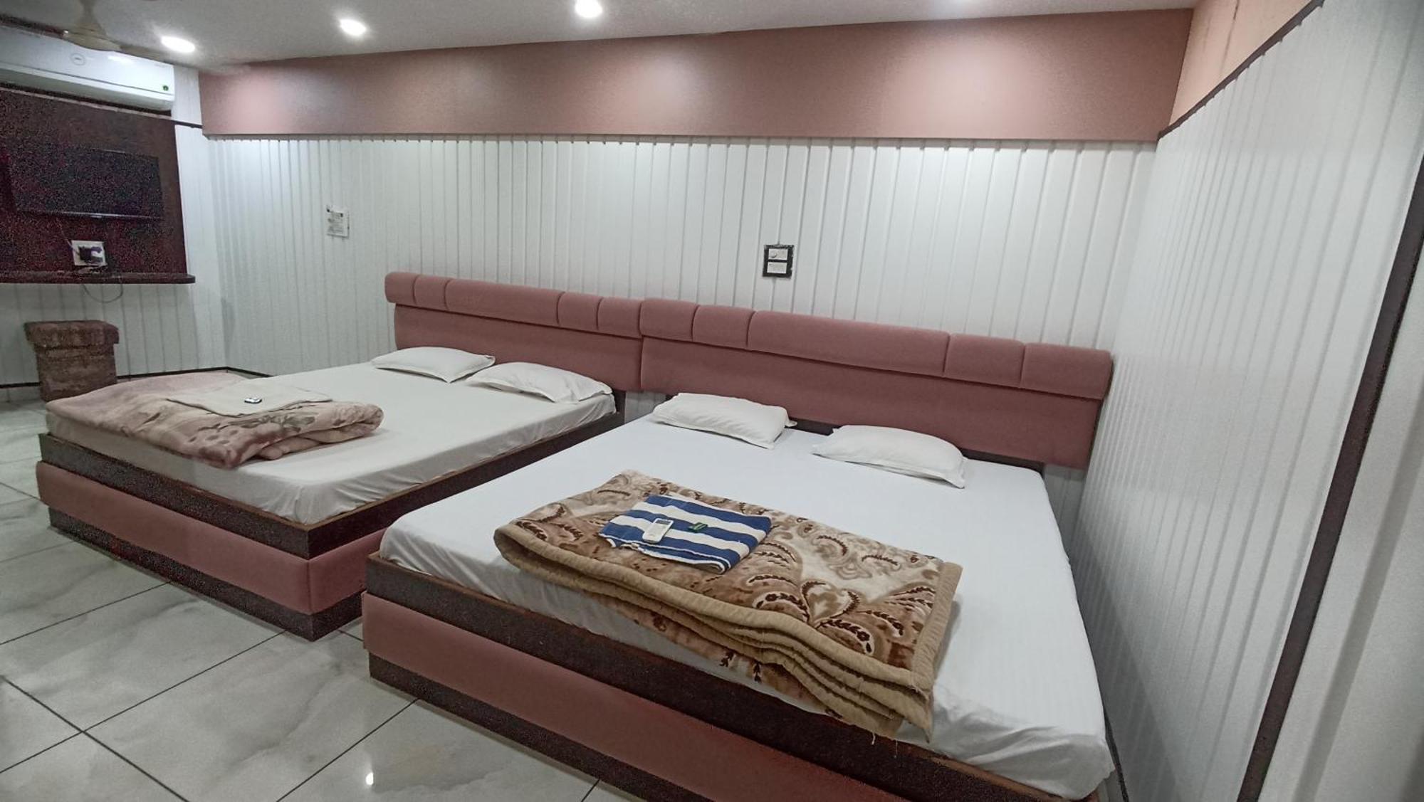 Hotel Shree Krishna Palace Ujjain Exteriör bild
